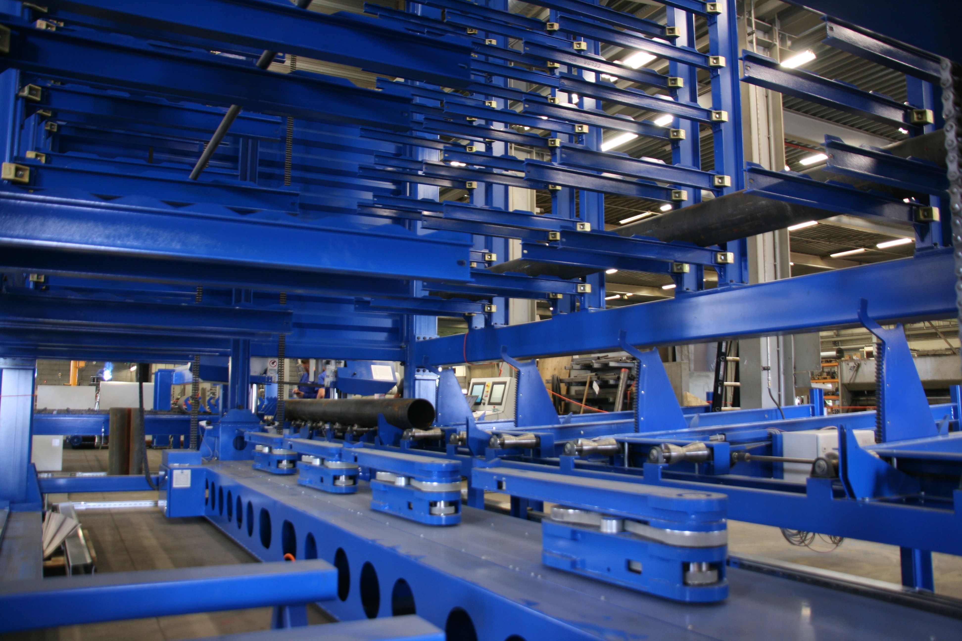 Profile cutting line including storage and logistics